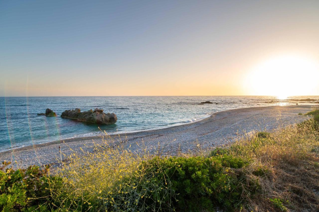 The Happiness Of Vangelis Paralia Vrachou Exterior foto